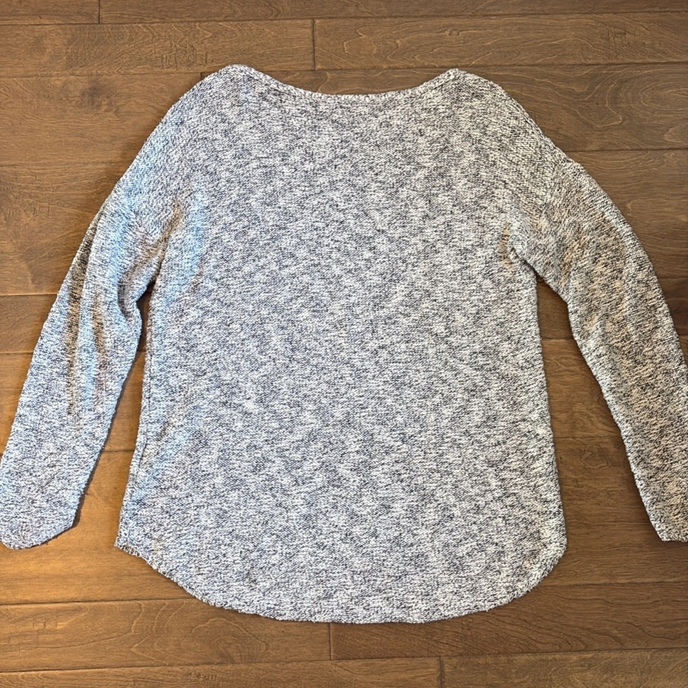 Banana Republic Italian Yarn Sweater Long Sleeve Boat Neck Gray Cream Medium - Picture 2 of 9